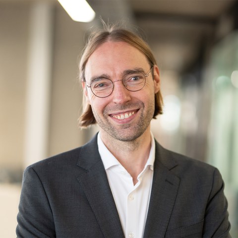Headshot of Prof Falko Ueckerdt